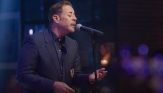 المطرب المصري مدحت صالح