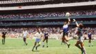 مارادونا وبوتين وهانت.. 3 عكروا مزاج الإنجليز