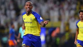 تاليسكا مهاجم النصر ضد الفيحاء في الدوري السعودي