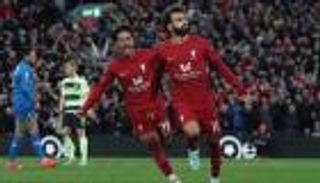 ضحيته "البطل" صلاح.. خطأ الحكم يصنع الحدث في مباراة ليفربول والسيتي