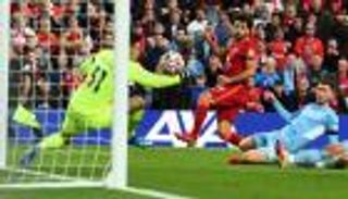 "الخيالي" محمد صلاح يخطف الأنظار قبل قمة ليفربول ومانشستر سيتي (فيديو)