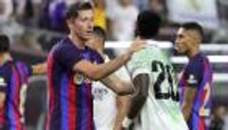 3 ملايين أو لا شيء.. "صاحب البومة" يتوقع الفائز في كلاسيكو ريال مدريد وبرشلونة