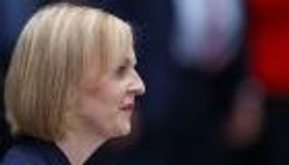 "حتى لا يطير المنصب".. ليز تراس تتخلى عن أحلام الضرائب المنخفضة