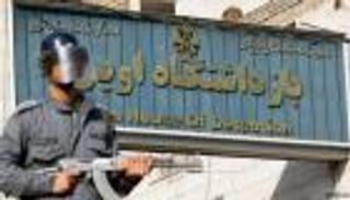 غموض بأحداث سجن "إيفين".. وطهران ترد على "تدخل" بايدن