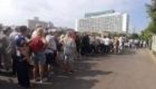 سياح يغلقون شوارع القاهرة.. ما سر الإقبال على المتحف المصري؟