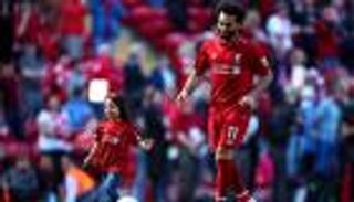تداول صورة لمكة محمد صلاح أثناء "تخريط الملوخية"
