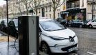 تسلا في خطر.. طرح مليوني سيارة كهربائية فرنسية سنويا