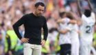 انفجار كتالوني.. جماهير برشلونة تطلب رأس تشافي