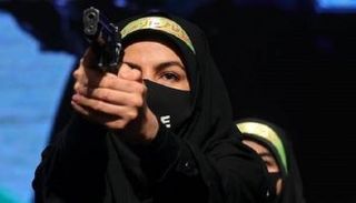 إحدى المنضمات للقوات النسائية الخاصة 