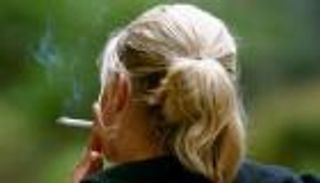 إقلاع النساء عن التدخين أصعب من الرجال.. باحثون يحلون اللغز