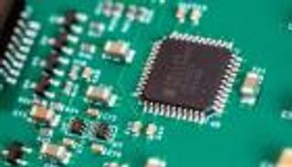 حرب الشرائح تهدد مستقبل التكنولوجيا.. هل يعود العالم لعصر البريد؟