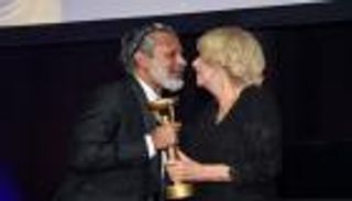 كاميلا.. ظهور لافت في حفل بوكر و"قبلتان" للفائز