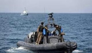 زورق بالمياه الإقليمية اللبنانية