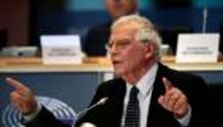 بوريل في مهب "رياح الغابة".. سياسيون وخبراء أوروبيون يطالبونه بالاستقالة