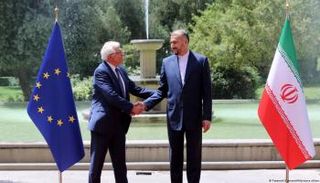 لقاء سابق بين وزير الخارجية الإيراني ومسؤول أوروبي
