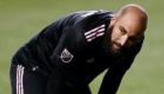 دموع وخسارة.. شقيق مانشستر سيتي يكتب نهاية هيجواين الحزينة