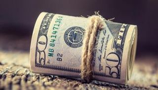 لفة أوراق نقدية من فئة 50 دولارا- أرشيفية