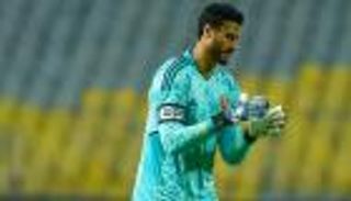 سلسلة ذهبية.. محمد الشناوي يزحف مجددا نحو عرش حارس مصر الأول