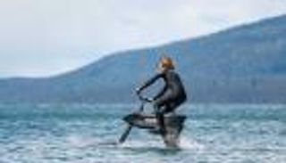 أول دراجة للمسطحات المائية.. شاهد كيف تعمل SL3 الكهربائية؟