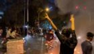 احتجاجات إيران.. انتفاضة "عابرة" أم "تهديد" وجودي للنظام؟