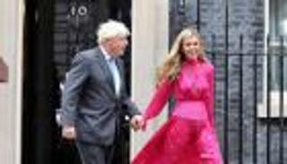 بوريس جونسون.. عودة من الباب الكبير محفوفة بخطر انتزاع لقب تراس