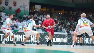 الأهلي وماجديبورج 