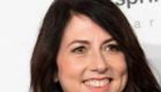 ماكنزي سكوت.. مليارديرة سلسلة التبرعات الملفتة للنظر