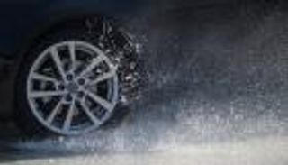 نصائح مهمة لقيادة آمنة في أمطار الشتاء