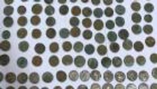 العثور على كنز أثري داخل شاحنة فواكه في مصر.. ما القصة؟ (صور)