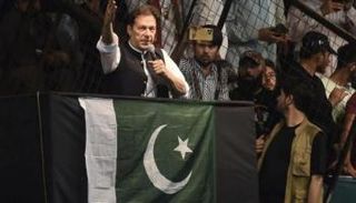 عمران خان خلال خطاب جماهيري - أرشيفية