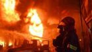 حريق يلتهم سلسلة محال في سوق عراقي.. وبيان عاجل من الدفاع المدني