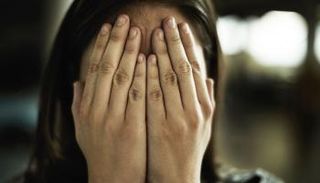 يبدو أن المرأة سخرت من النساء