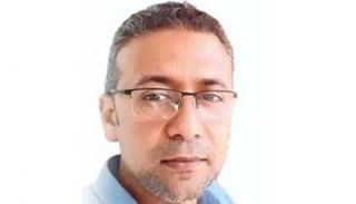 أيمن صالح 