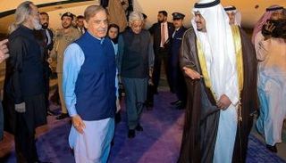 رئيس وزراء باكستان يصل الرياض