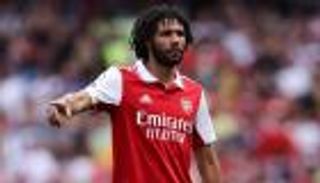 بعد الرخصة.. هل بدأ محمد النني مسيرته التدريبية؟ (صورة)