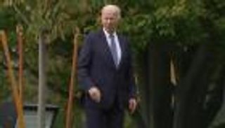 طرائف بايدن لا تنتهي.. الرئيس الأمريكي "تائه" بحديقة البيت الأبيض