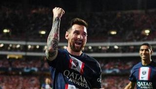 ليونيل ميسي بقميص باريس سان جيرمان