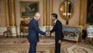 الملك تشارلز الثالث يعيّن ريشي سوناك رئيساً لوزراء بريطانيا