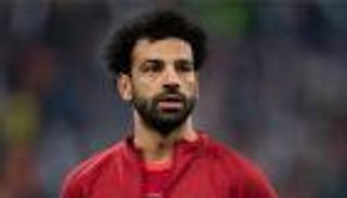 السوبر المصري.. محمد صلاح يتلقى عرضا مشتركا من الأهلي والزمالك (فيديو)