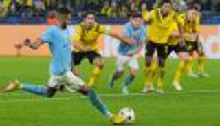 عمره 17 عاما.. من تسبب في إضاعة رياض محرز ركلة جزاء أمام دورتموند؟