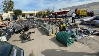 معدات تستخدمها الشبكة للهجرة غير الشرعية