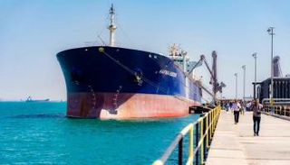 وصول أول دفعة من منحة الوقود السعودية لليمن