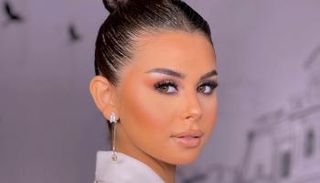 الفنانة منة عرفة