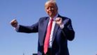 مهرجانات ترامب.. رقصة أخيرة لجمع "دولارات الناخبين"