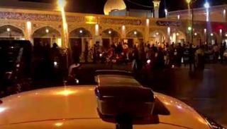 جانب من التجمهر أمام المرقد بشيراز