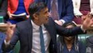 سوناك يصطدم بأول أزمة.. انتخابات مبكرة بأيرلندا الشمالية