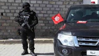 أحد أفراد الشرطة التونسية