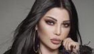 هيفاء وهبي تتعثر في مطار الرياض: "حمدا لله على سلامتي"