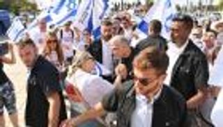 لابيد ونتنياهو في الأسواق وجانتس على البحر.. يوم انتخابي في إسرائيل