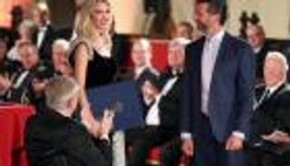 نجلة ترامب تتسلم جائزة رسمية من التشيك.. تكريم والدتها